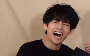 Fanboy V BTS tít mắt sung sướng khi gặp 'siêu thánh' thần tượng