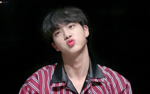 Anh cả Jin BTS mặt chưng hửng tột độ khi bị mọi người bơ đẹp