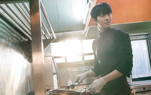 Hết nước chấm: Ahn Hye Seop mặc suit nấu cho Kim Sejeong ăn trong ‘Hẹn hò chốn công sở’ 9