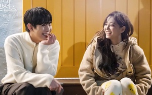 ‘Hẹn hò chốn công sở’: Se Jeong tả cảnh hôn ‘chim thủy tổ’ Hyo Seop nghe mà sợ