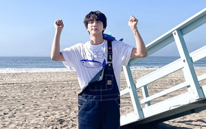 Cháu trai Jin BTS vừa lọt lòng đã là ARMY cứng rồi!