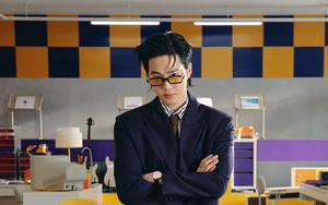 Suho EXO mặc suit quảng bá album đẹp muốn bùng cháy