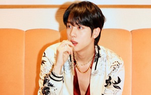 Jin BTS bất ngờ khoe ảnh phòng thu, bờ môi gây mê mẩn