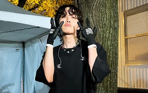 J-Hope BTS đội mũ vui mắt, nhảy nhót phấn khích khi về Hàn Quốc