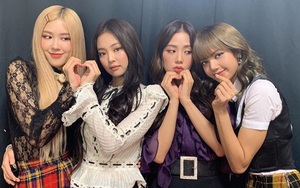 Blackpink mê cùng 1 album khi đi chụp ảnh solo, không phải nhạc của họ