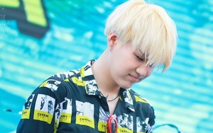 Xuất hiện anh nhân viên đẹp trai khiến ARMY quên cả nhìn BTS