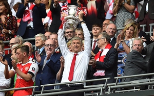 Chiếc cúp FA không đủ để níu chân Wenger?