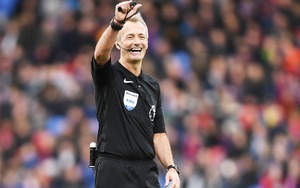 Fan Man United sôi sục khi trọng tài 'thần tài' sẽ cầm còi trận derby Manchester