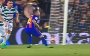 Pha diễn kịch kiếm penalty 'siêu thô' của sao Barca gây sốt