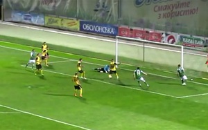 Chết cười với pha phản lưới nhà 'điên rồ' nhất lịch sử bóng đá