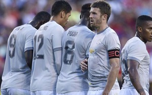 'Mặc áo thế cầu thủ Man United có nhìn thấy nhau đâu mà đá'