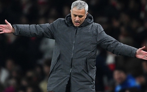 Cảnh báo trọng tài trước derby Manchester, Mourinho lại chơi tâm lý chiến