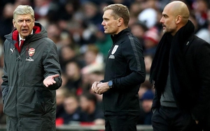 Wenger cãi nhau kịch liệt với Guardiola giữa trận Chung kết cúp Liên đoàn
