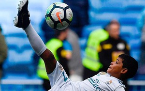 Con trai Ronaldo trình diễn kỹ thuật ‘xe đạp chổng ngược’ không thua gì bố