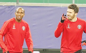 TIẾT LỘ: Carrick và Young có công cực lớn khi M.U quật ngã Man City