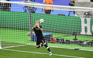 VIDEO Karius mắc 2 sai lầm cực kỳ tệ hại, khiến Liverpool thua Real Madrid 1-3