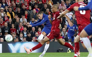 Video Liverpool 1-2 Chelsea: Hazard solo ghi bàn tuyệt đẹp, Liverpool nếm mùi thất bại
