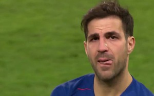 CHÙM ẢNH: Cesc Fabregas gạt lệ chia tay Chelsea