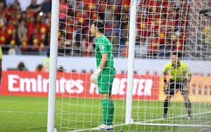 VIDEO: Xem Văn Lâm chơi đòn tâm lý khiến cầu thủ Jordan sút hỏng 11m