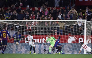 VIDEO Sevilla 2-0 Barcelona: Boateng ra mắt thảm hại, sao Cardiff mất tích được tri ân