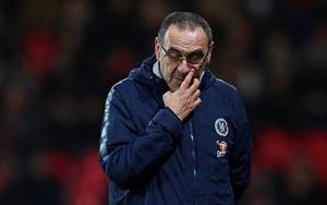 Chelsea thảm bại vì cầu thủ cố tình đá kém, nhằm đẩy Sarri ra đường?
