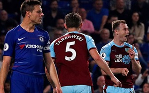 VIDEO Chelsea 2-2 Burnley: Chelsea mất điểm, MU, Arsenal mừng thầm