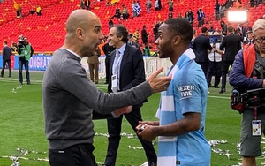 Guardiola dạy người hùng Sterling 'tranh bóng, chuyền bóng' ngay khi vừa vô địch FA Cup
