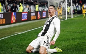 Ronaldo giành danh hiệu Cầu thủ xuất sắc nhất Serie A, lập kỳ tích trong lịch sử bóng đá thế giới