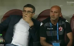 Trụy tim ngay trên sân, HLV Dinamo Bucharest nói một câu bất ngờ khi tỉnh dậy