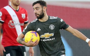 Biểu cảm của Bruno Fernandes sau bàn gỡ hòa của Cavani gây bão mạng