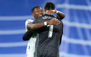 Real Madrid 2-0 Atletico: Courtois và Vinicius Jr rực sáng, Real Madrid xây chắc ngôi đầu