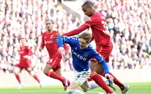 TRANH CÃI: Liverpool được trọng tài thiên vị, thoát phạt đền trước Everton?