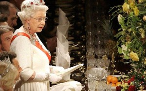 Nước Anh bắn đại bác mừng sinh nhật 92 tuổi của Nữ hoàng Elizabeth