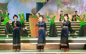 NSND Thái Bảo, NSƯT Quốc Hưng hát mừng sinh nhật Bác