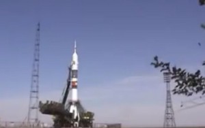 VIDEO: Đại gia đầu tiên chi 20 triệu USD du lịch trên vũ trụ