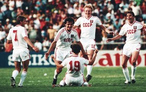 PGS Phạm Văn Tình: Xem tuyển Nga, lại nhớ 'dớp' bóng đá Liên Xô