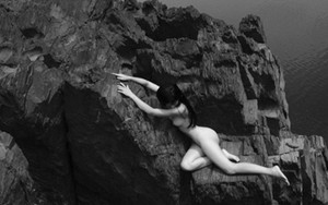 Triển lãm ảnh khỏa thân 'không để biển 18+ trước cửa vào'