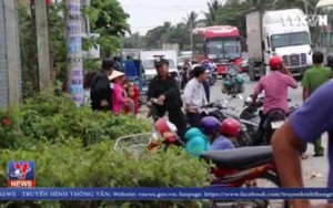 VIDEO: Hàng trăm học viên cai nghiện ma túy trốn trại tràn ra quốc lộ 1