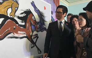 Họa sĩ nổi tiếng Hàn Quốc chia sẻ với nạn nhân chất độc da cam Việt Nam