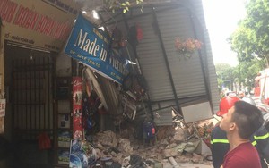 VIDEO: Sập tường công trường thi công cạnh bờ Hồ