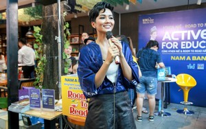 VIDEO: Hoa hậu H’Hen Niê xuống đường bán sách trong trời mưa bão