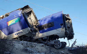 Hàn Quốc: Tàu cao tốc chệch đường ray khiến nhiều người bị thương