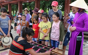 Độc đáo 'Ngày hè của em' tại làng văn hóa Việt Nam