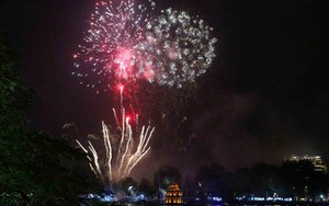 Cả nước rực sáng pháo hoa đón mừng năm mới Kỷ Hợi 2019