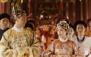 MV ‘Không thể cùng nhau suốt kiếp’ của Hòa Minzy kể về mối tình bi kịch của Nam Phương Hoàng hậu