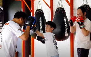 Vắng Thu Trang, Tiến Luật dẫn con trai đi học boxing trong 'Thử thách lớn khôn'