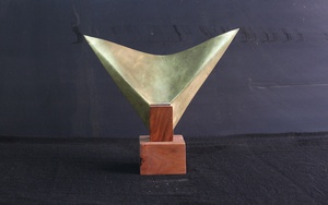 Nữ điêu khắc trẻ Lập Phương bày 'Âm dương' tại tòa nhà cao nhất Hà Nội