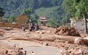 Quảng Trị: Mưa do ảnh hưởng bão số 8 khiến việc cứu trợ gặp khó khăn