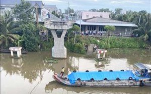 Ô tô tải đi vào đường cấm làm sập cầu dân sinh