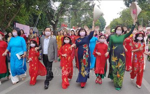 Tôn vinh tà áo dài truyền thống trong 'Hương sắc Tràng An'